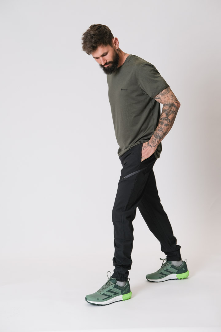 Traveller Strech pants | דגמח סטרץ' לטיולים וליום יום (שחור)